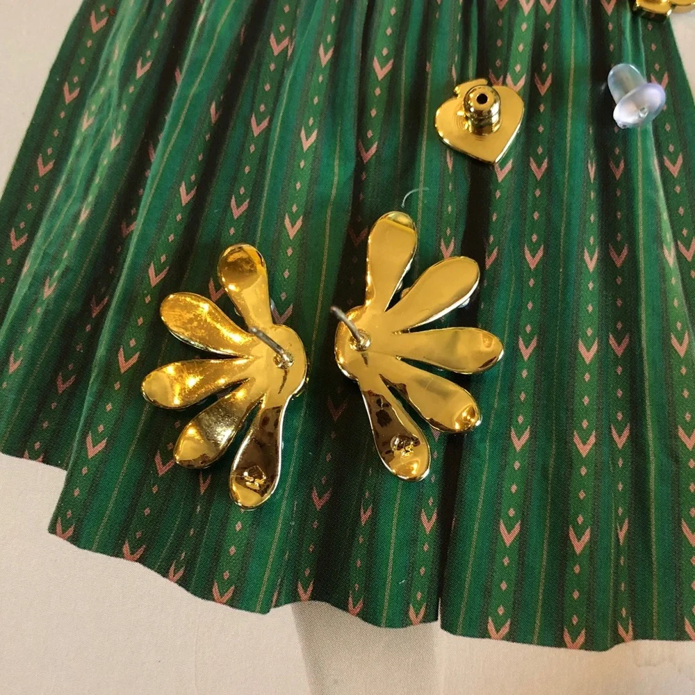 Authentic kate spade New on card White Petal & Gold Center Daisy Stud Earrings